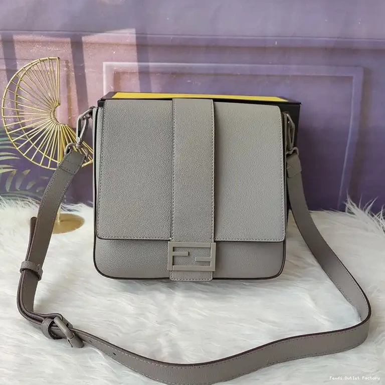 Vintage HOT In Cuoio Grey Medium Romano Messenger Fendi Leather Baguette 0701